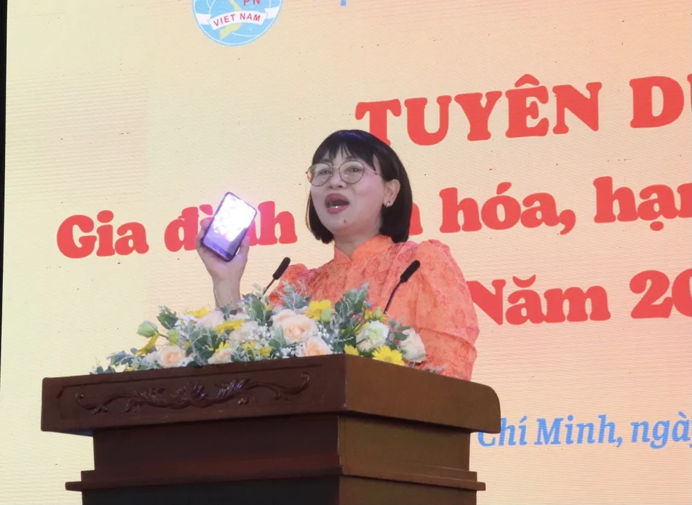 Phó Chủ tịch Hội LHPN TPHCM Trần Thị Phương Hoa phát động chương trình “Đồng hành cùng trẻ em nghèo, khuyết tật” năm 2023