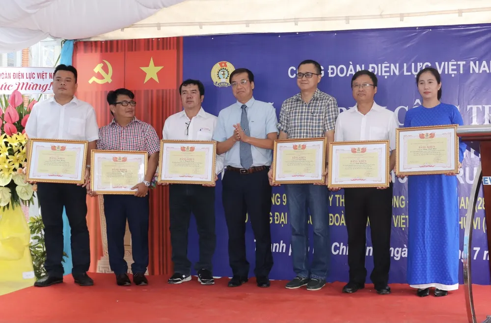 Các tập thể, cá nhân được biểu dương