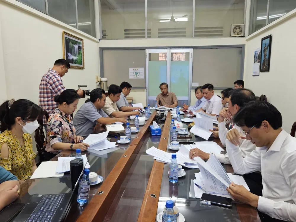 Các chuyên gia Hội đồng lĩnh vực 3 (Quản lý nhà nước) họp xét chọn các hồ sơ để trình Hội đồng cấp thành phố