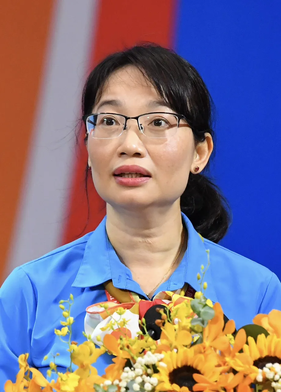 Chủ tịch LĐLĐ TPHCM Trần Thị Diệu Thúy phát biểu nhận nhiệm vụ. Ảnh: VIỆT DŨNG