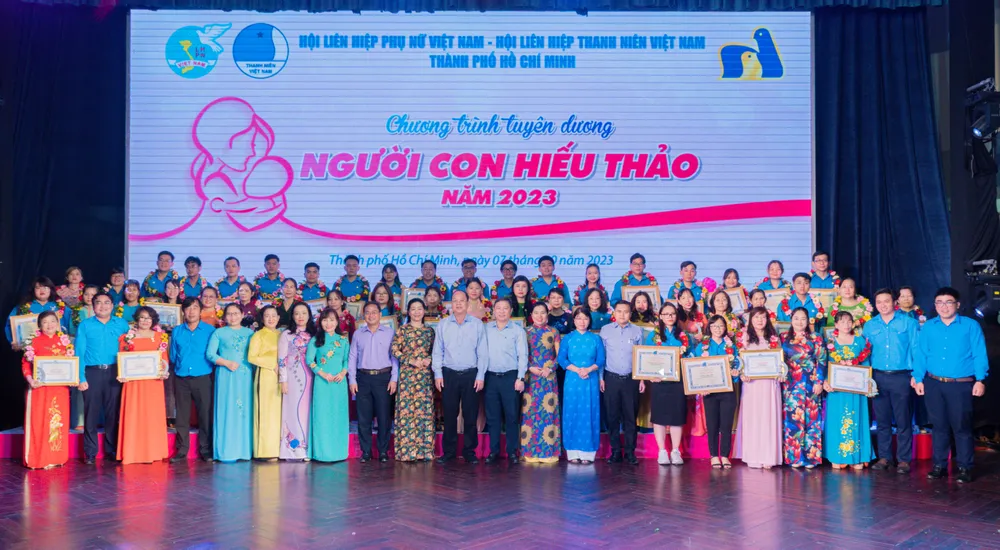 47 gương người con hiếu thảo được tuyên dương năm 2023. Ảnh: CLB Nhiếp ảnh trẻ TPHCM