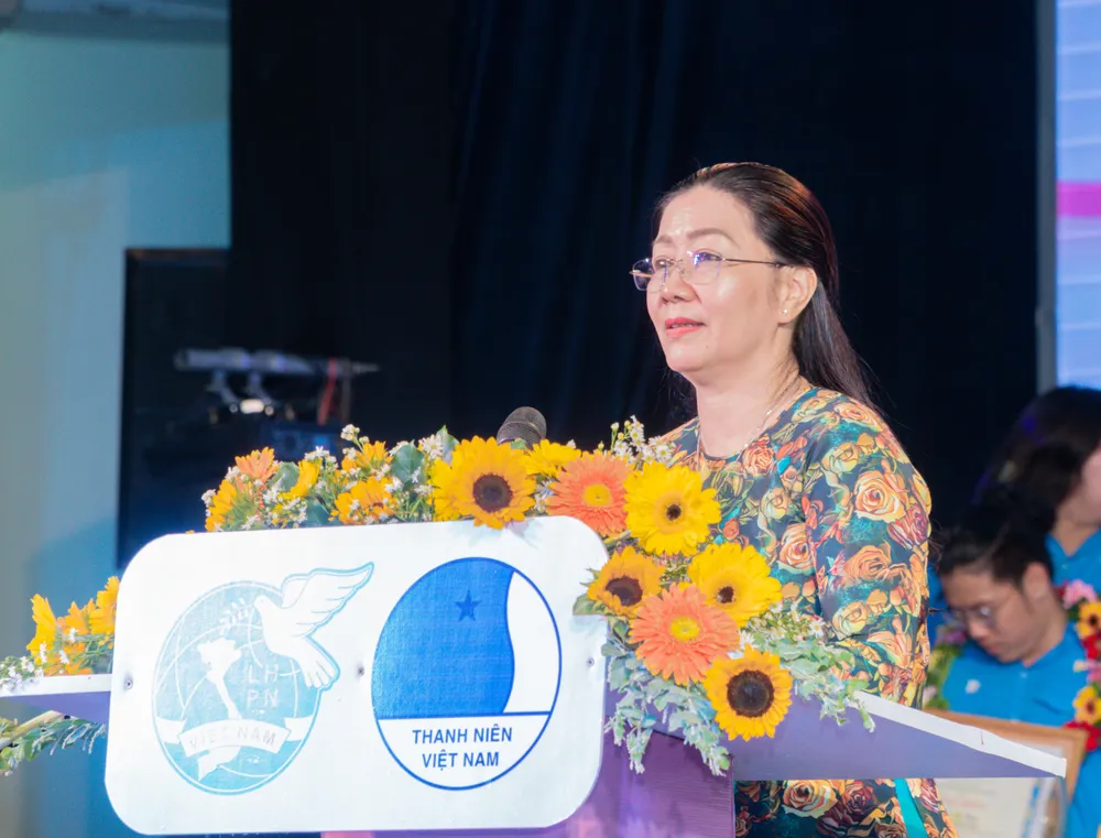 Phó Trưởng Ban Thường trực Ban Dân vận Thành ủy TPHCM Nguyễn Thị Bạch Mai phát biểu tại lễ tuyên dương. Ảnh: CLB Nhiếp ảnh trẻ TPHCM