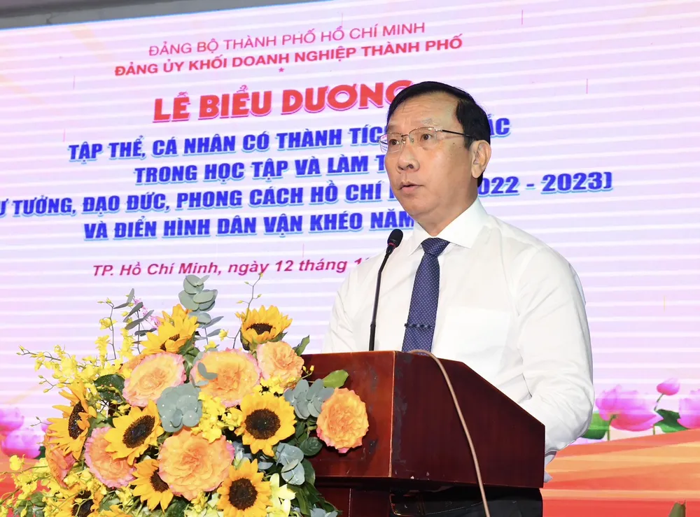 Bí thư Đảng ủy Khối Doanh nghiệp TPHCM Ngô Thành Tuấn phát biểu tại lễ tuyên dương. Ảnh: VIỆT DŨNG