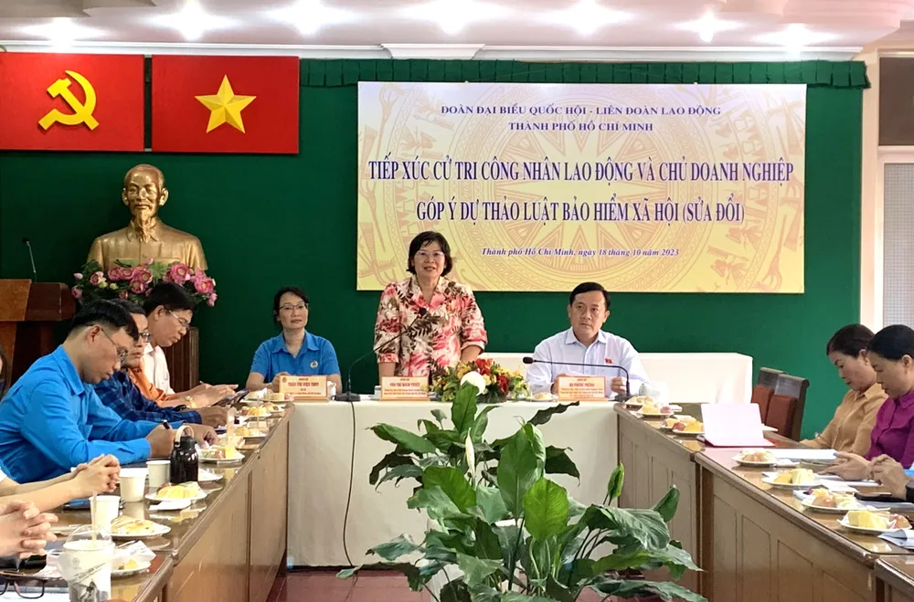 Các đại biểu Đoàn đại biểu Quốc hội TPHCM TXCT ngày 18-10