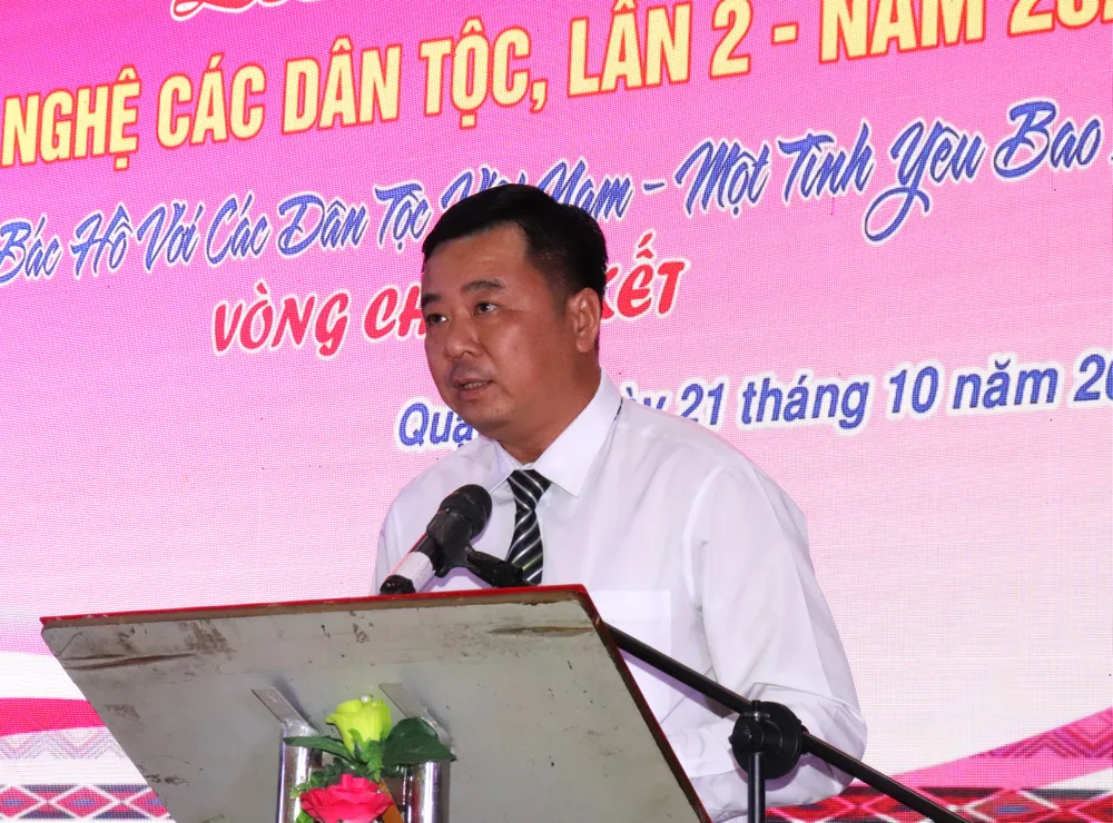 Trưởng ban Tuyên giáo Quận ủy quận 8 Phạm Ngọc Muôn phát biểu tại vòng chung kết liên hoan