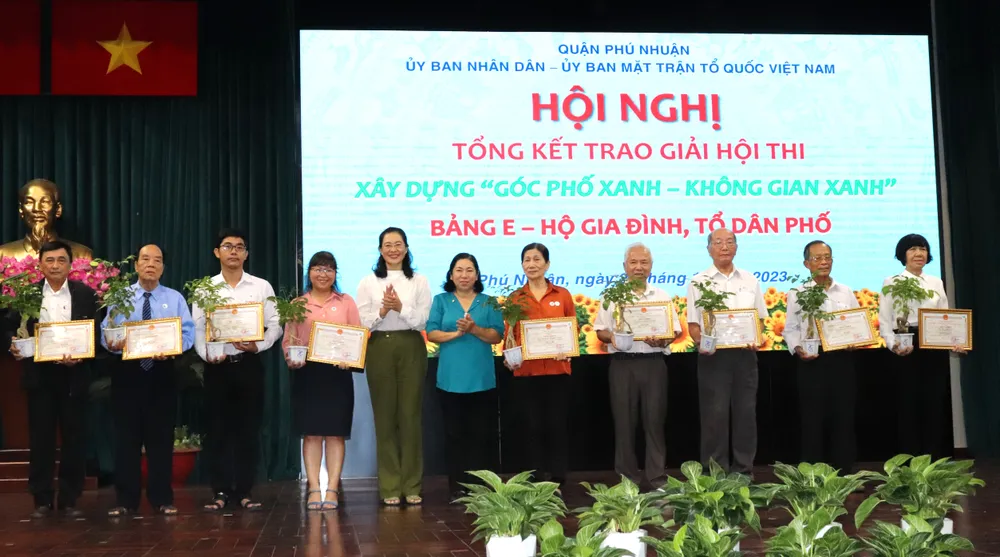 Biểu dương các hộ gia đình tiêu biểu tham gia hội thi