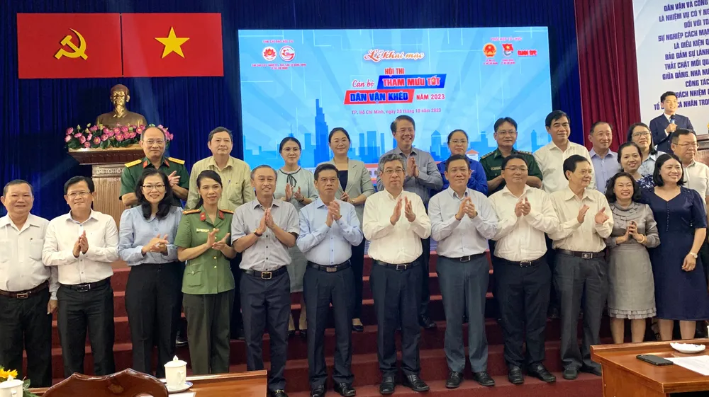 Phó Bí thư Thành ủy TPHCM Nguyễn Phước Lộc cùng các đại biểu khai mạc hội thi cán bộ “Tham mưu tốt – Dân vận khéo” năm 2023