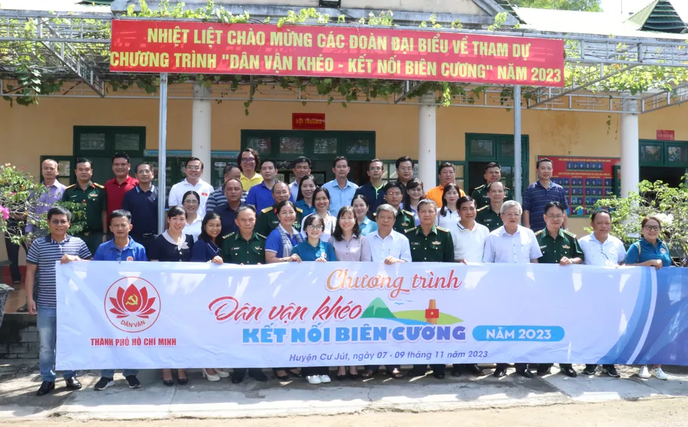 Đoàn Ban Dân vận Thành ủy TPHCM thực hiện chương trình “Dân vận khéo – Kết nối biên cương” năm 2023 tại Đồn Biên phòng Nậm Na