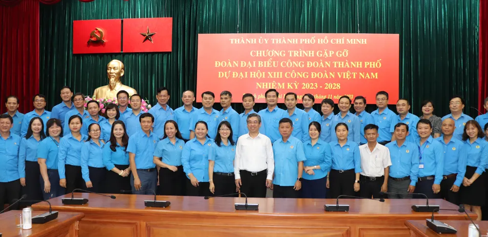 Phó Bí thư Thành ủy TPHCM Nguyễn Phước Lộc gặp gỡ Đoàn đại biểu Công đoàn TPHCM dự Đại hội XIII Công đoàn Việt Nam. Ảnh: THÁI PHƯƠNG