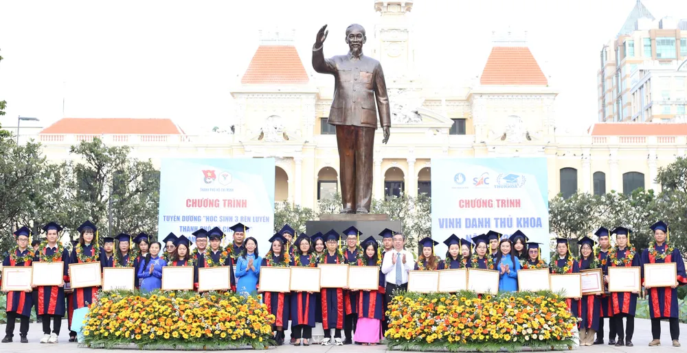 Các gương mặt thủ khoa xuất sắc được vinh danh năm 2023