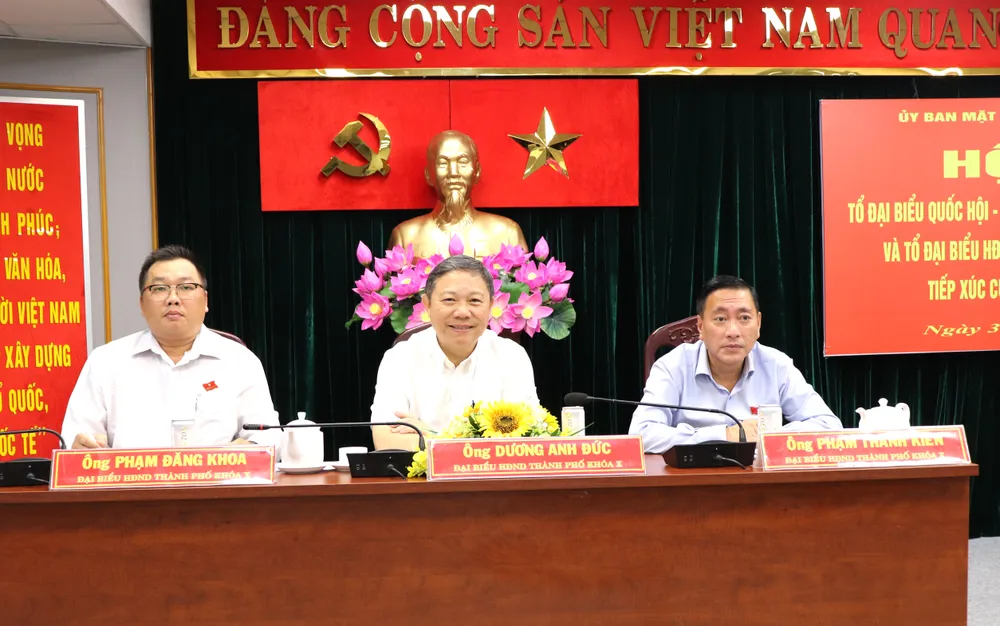 Các đại biểu HĐND TPHCM, đơn vị số 5 tại buổi tiếp xúc cử tri quận 3 Các đại biểu HĐND TPHCM, đơn vị số 5 tại buổi tiếp xúc cử tri quận 3