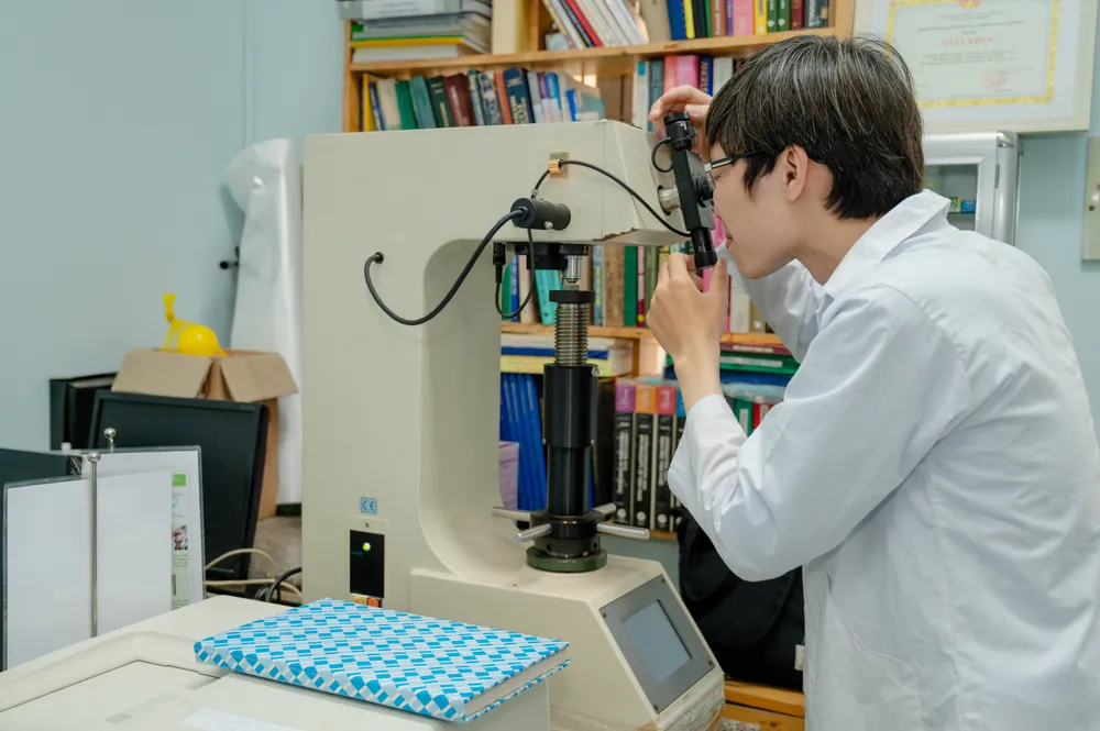 Phạm Thanh Tuấn Anh nghiên cứu.jpg