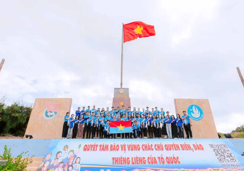 Thanh niên, sinh viên tại TPHCM thực hiện nhiều hoạt động tại huyện đảo Phú Quý