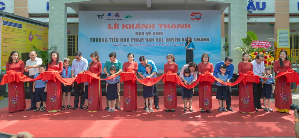 Đưa vào hoạt động nhà vệ sinh tại Trường Tiểu học Phạm Văn Hai 