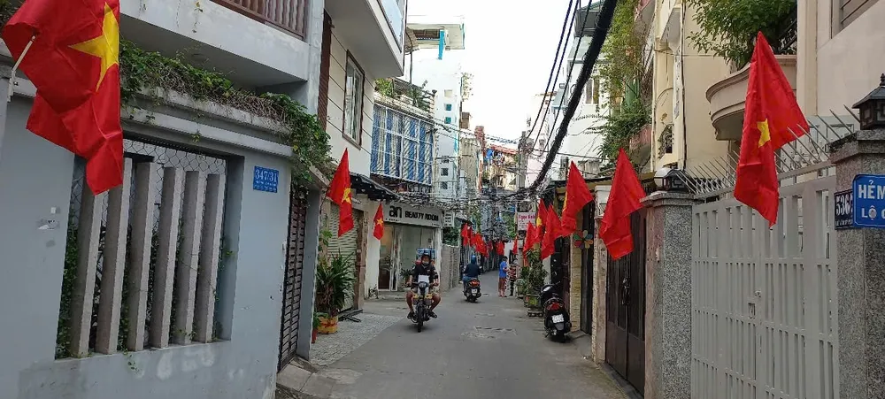 Tuyến hẻm tại phường 11, quận Phú Nhuận được nâng cấp và trao cờ Tổ quốc.jpg
