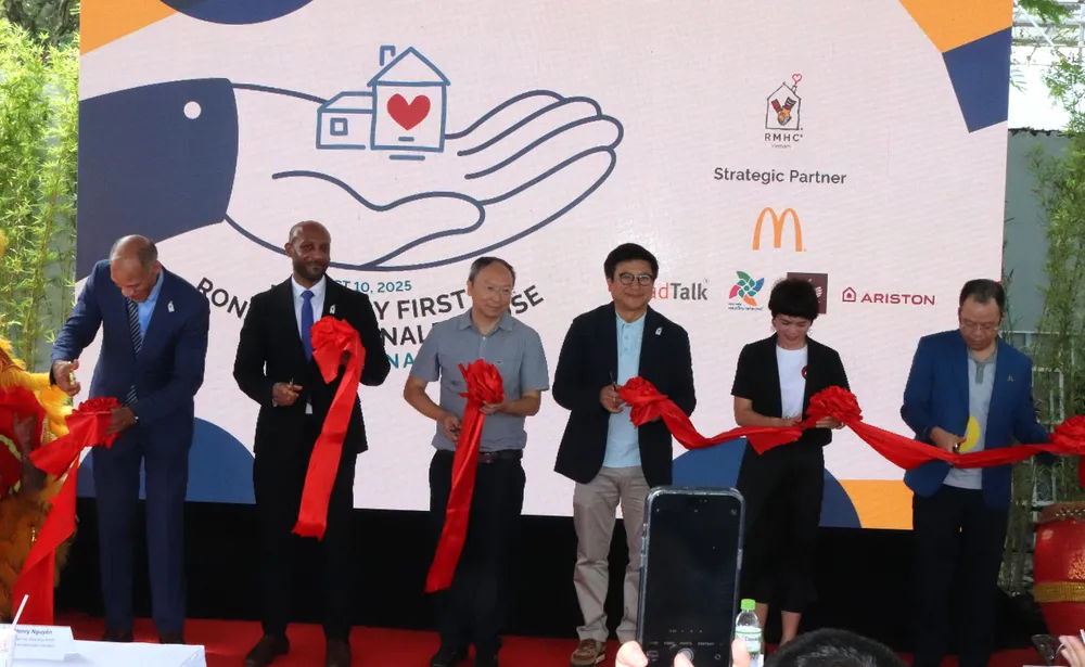 Cắt băng khánh thành Ngôi nhà Chung Ronald McDonald House