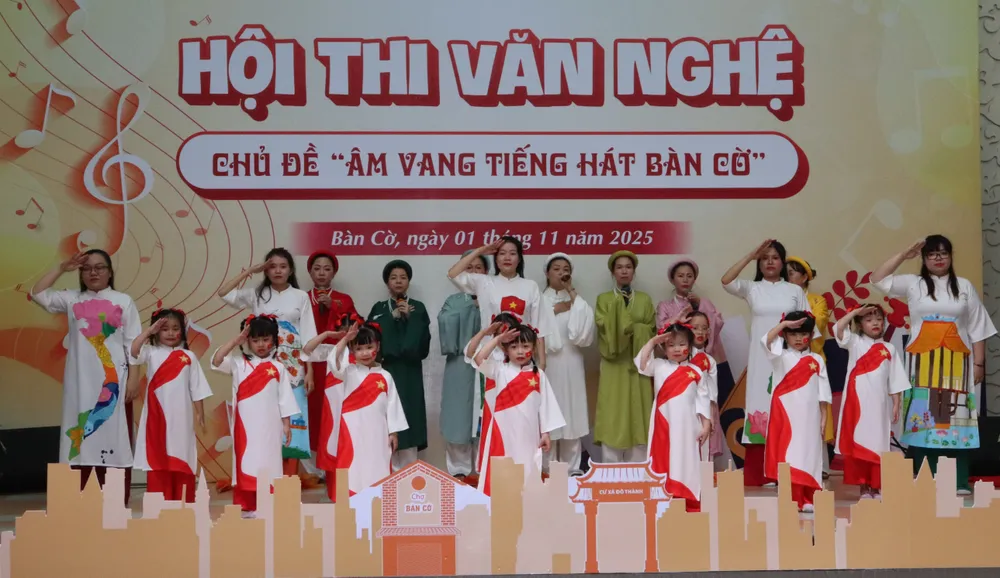 Hội thi văn nghệ với chủ đề “Âm vang tiếng hát Bàn Cờ” thu hút 51 đội với hơn 600 thí sinh tham gia tranh tài