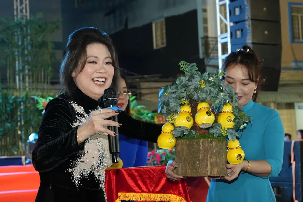 Nhiều loại nông sản vùng miền được giới thiệu tại “Phiên chợ nông sản vùng miền - Bình Đông” lần thứ nhất. Ảnh: HỮU HẠNH 