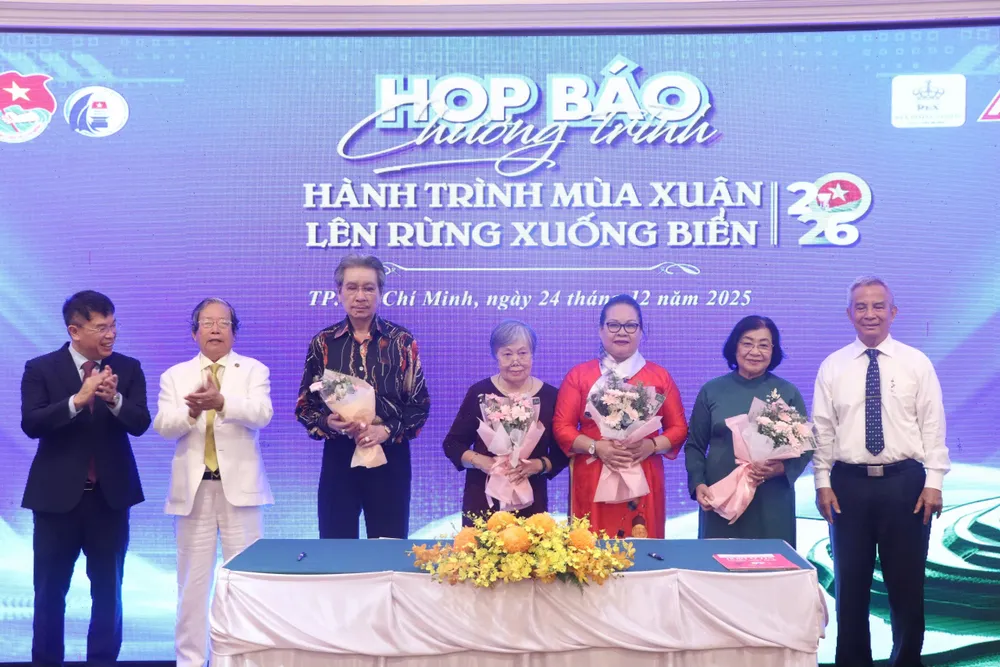 Tri ân các nhà tài trợ tại buổi họp báo