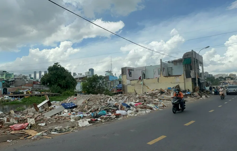 Người dân phường Gia Định bàn giao mặt bằng thực hiện dự án Rạch Xuyên Tâm