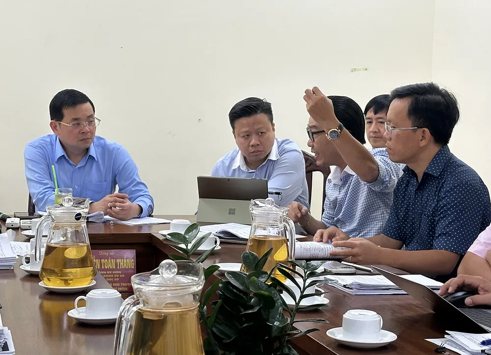 Giám đốc Sở NN-MT TPHCM Nguyễn Toàn Thắng họp gỡ vướng cấp sổ hồng đối với các dự án nhà ở thương mại