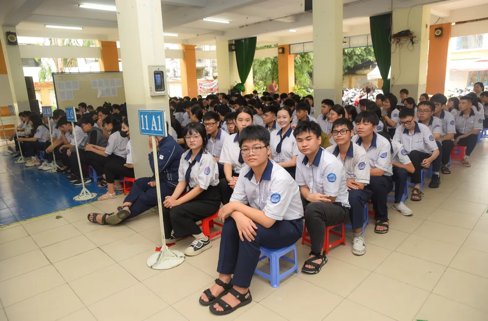 phiên tòa giả định -Phụ huynh tuyệt đối không giao xe cho con khi chưa đủ tuổi và chưa có giấy phép lái xe - luật sư mạch sống (2).jpg