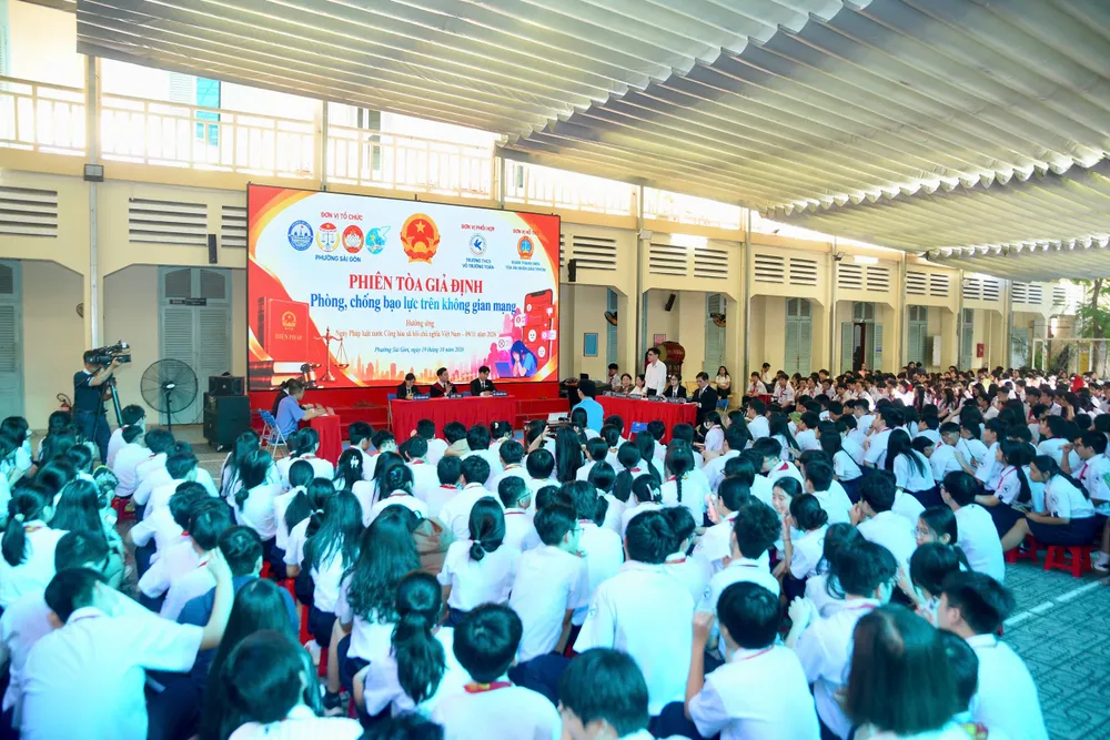 học sinh- tuyên truyền- pháp luật- không gian mạng- háo hức (2)-về phòng, chống bạo lực trên không gian mạng.jpg