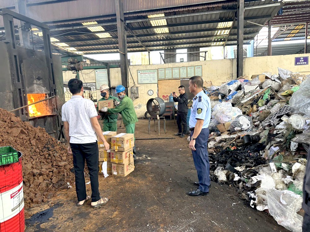 职能力量监察假货销毁工作。