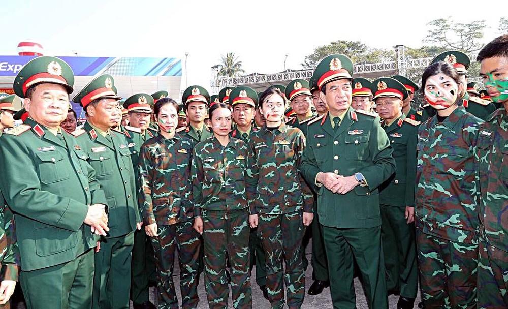 发展自力自强自卫国防工业