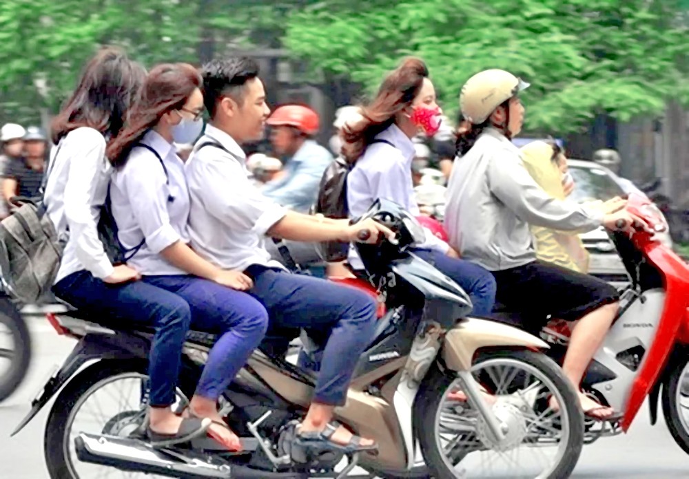 把车辆交给不具备驾驶资格者将受到什么处罚？