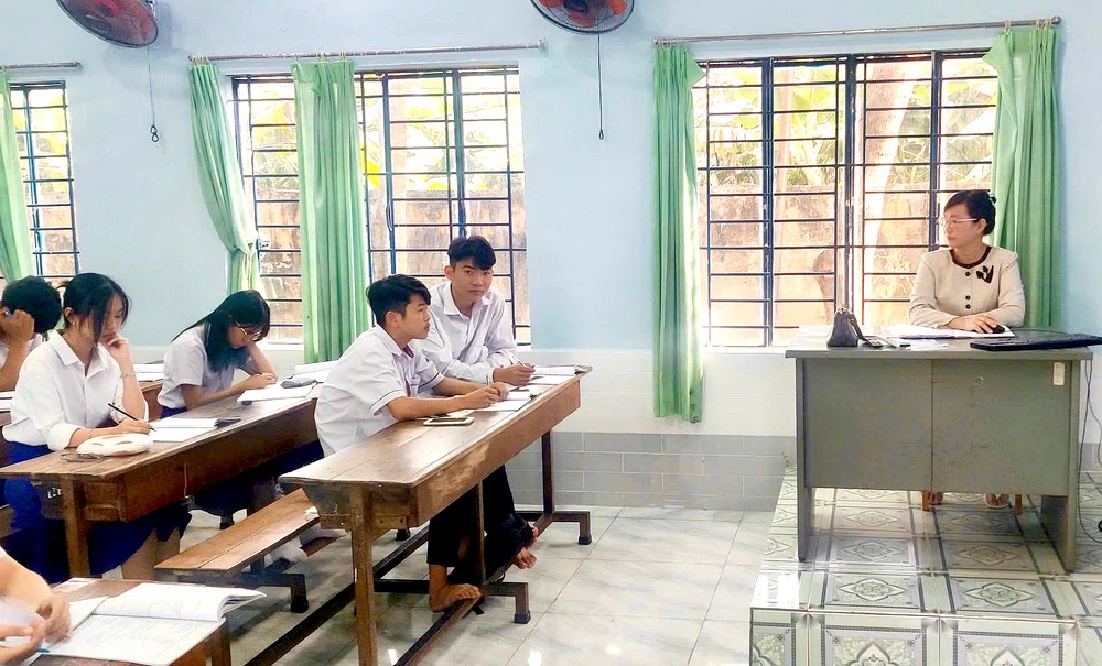 清平学校上课的情况。