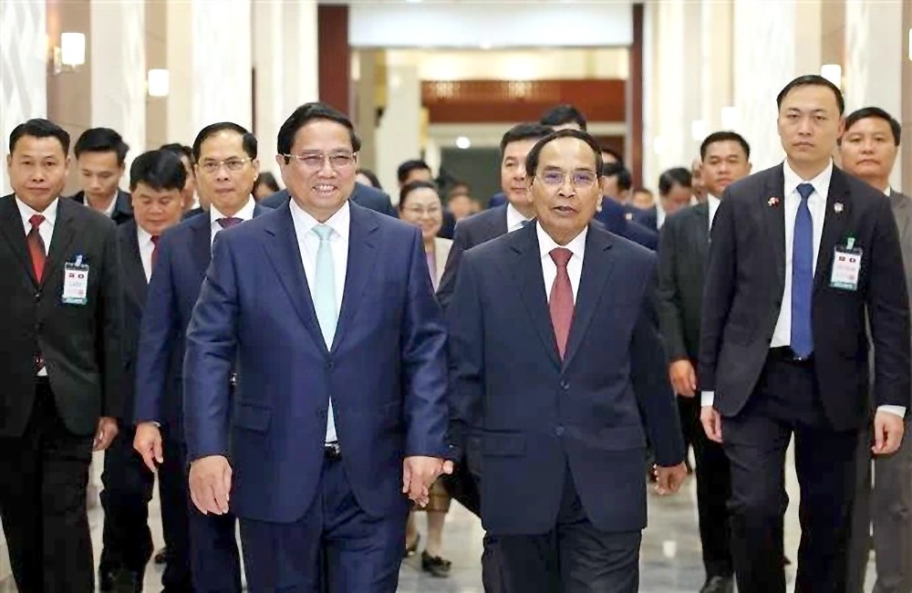 越南政府总理范明政会见老挝国家副主席。