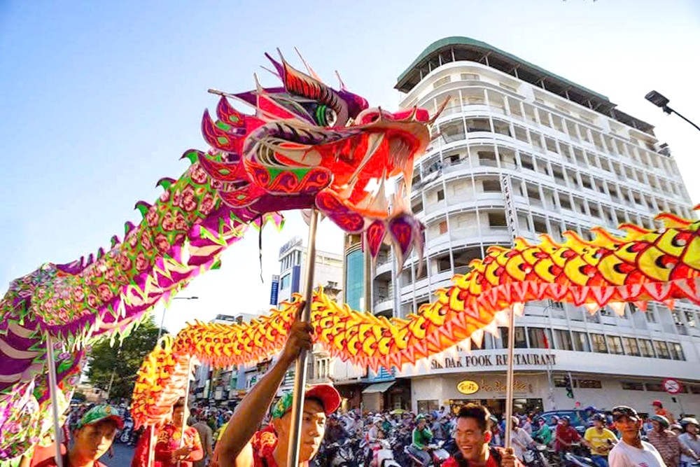 各龙狮团参加元宵节游行。