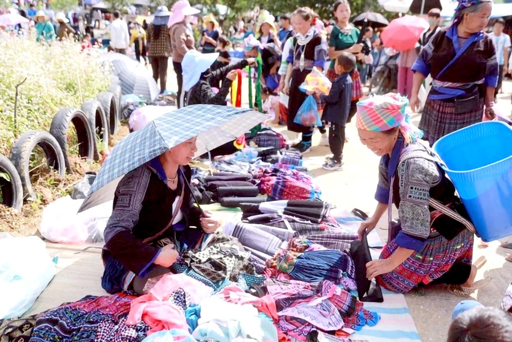 在春节集市上销售的东西很多。