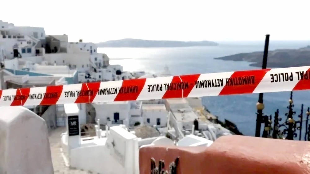 希腊圣托里尼岛因地震频发进入紧急状态