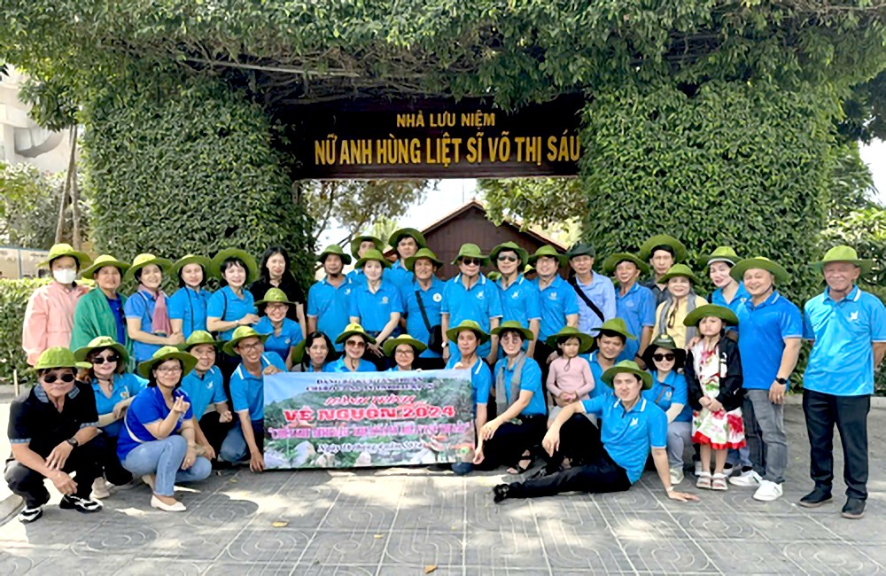 督促与激发党员生活理想的溯源之旅已成为第七郡新顺工业区越南Juki有限责任公司党支部年度活动之一。