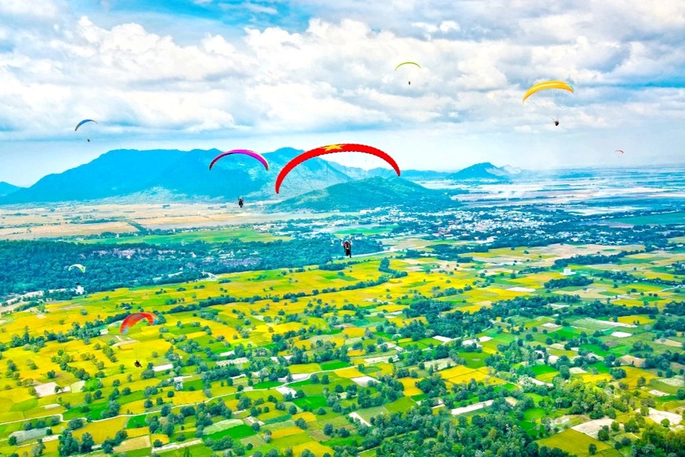 安江省“精华着陆”滑翔伞比赛即将开赛