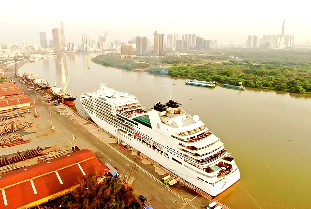 国际邮轮抵达胡志明市。