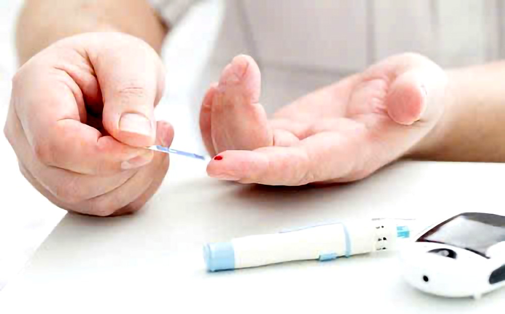 定期做血糖检查有助及早发现、治疗血糖偏高的状况。