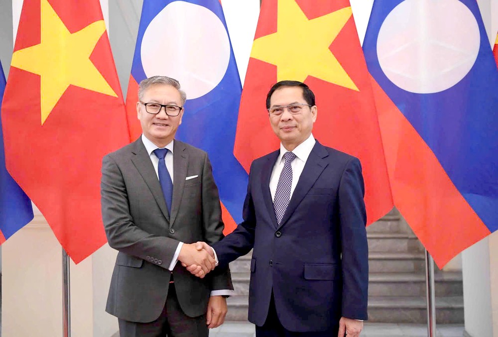 外交部长裴青山与老挝外交部长举行会谈