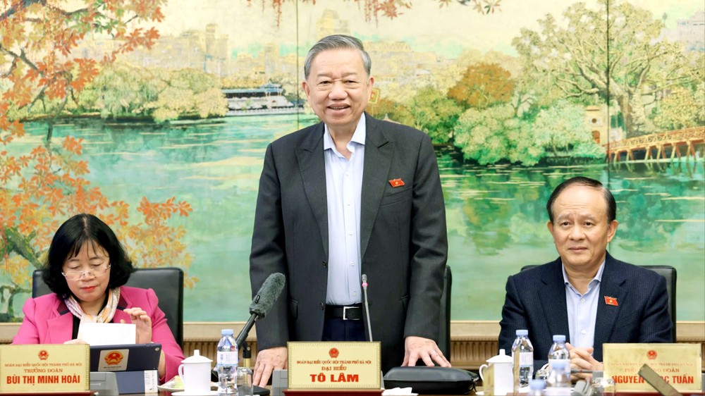 党中央总书记苏林在小组讨论发表。