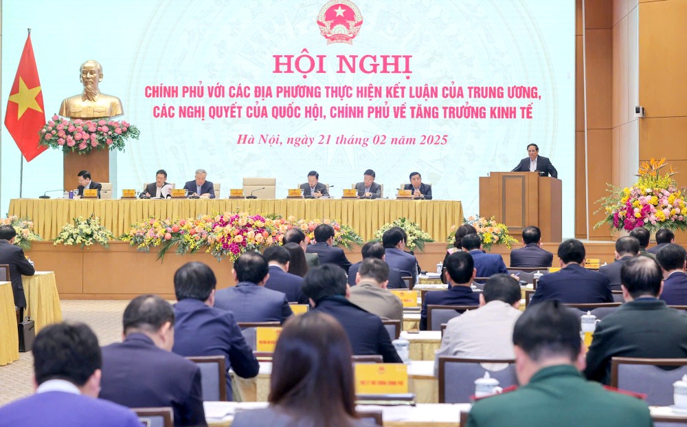 政府与各地方召开有关经济增长的会议。