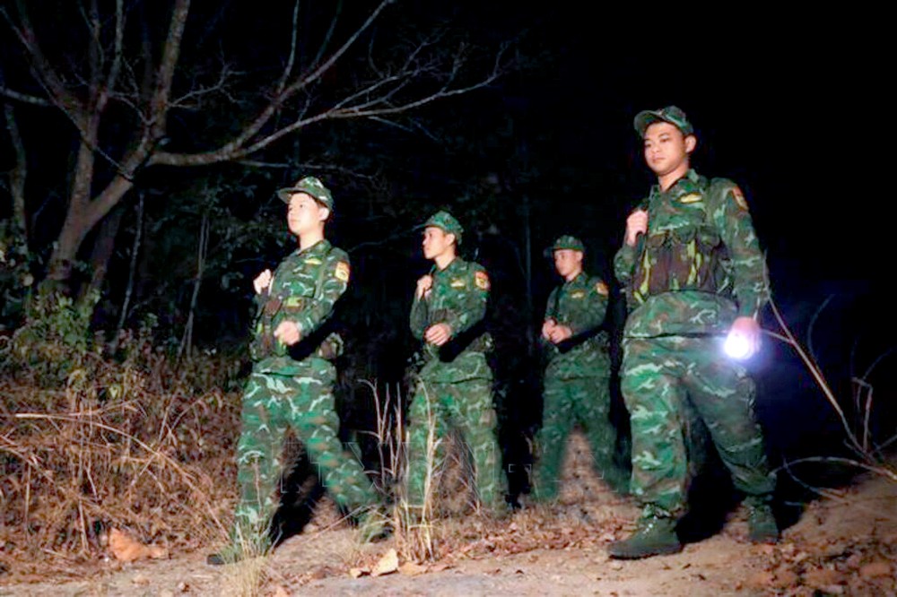 3-3 Bộ đội Biên phòng tỉnh Đắk Lắk tăng cường tuần tra đêm trên tuyến biên giới..jpg