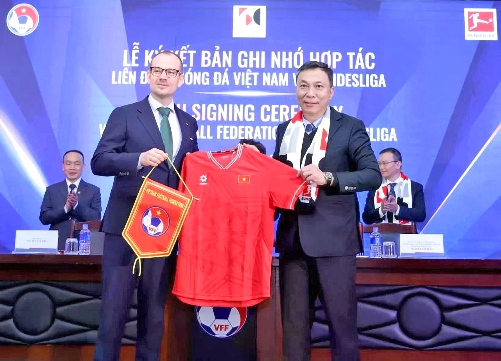 越南与德国足球合作备忘录签字仪式