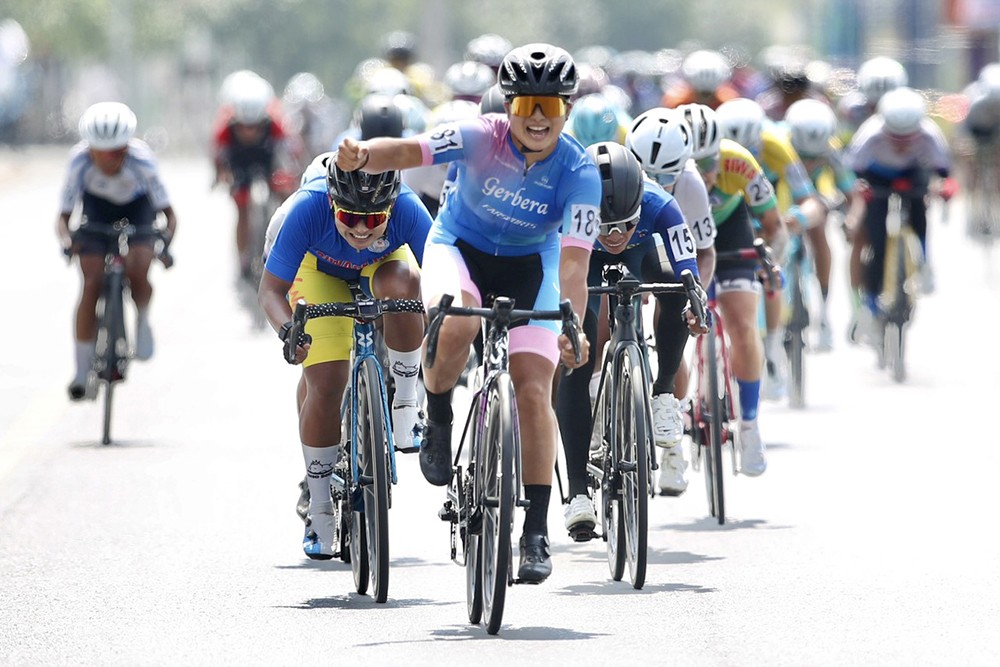 赛事吸引众多赛车手参加。