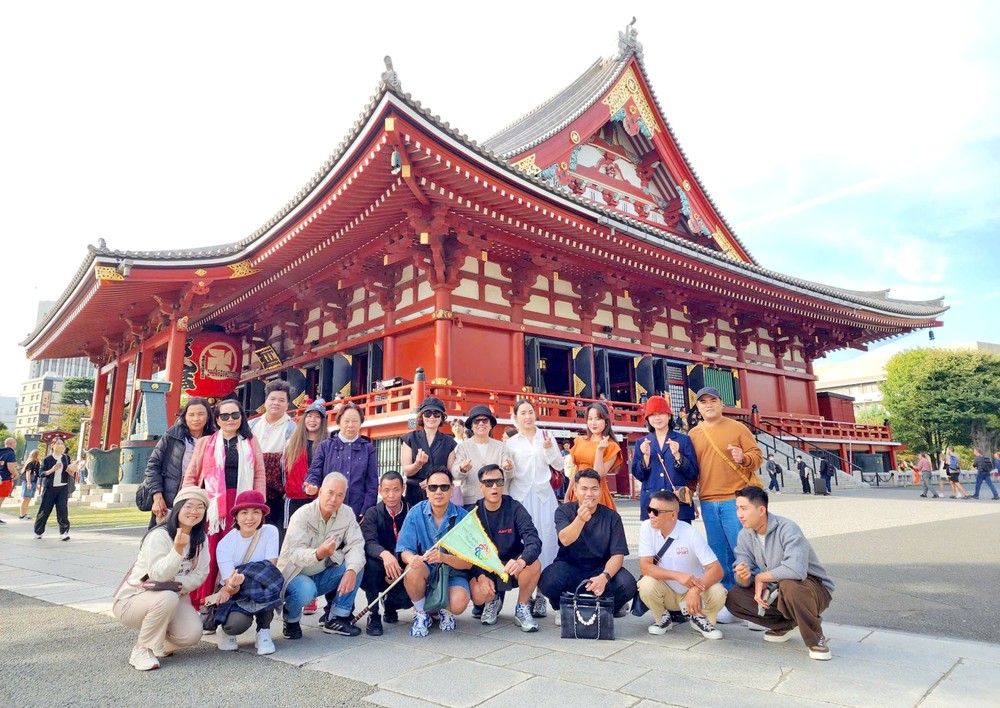 本市游客去日本旅游。