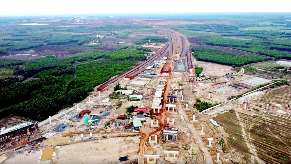 直达隆城机场的T1号连接道。