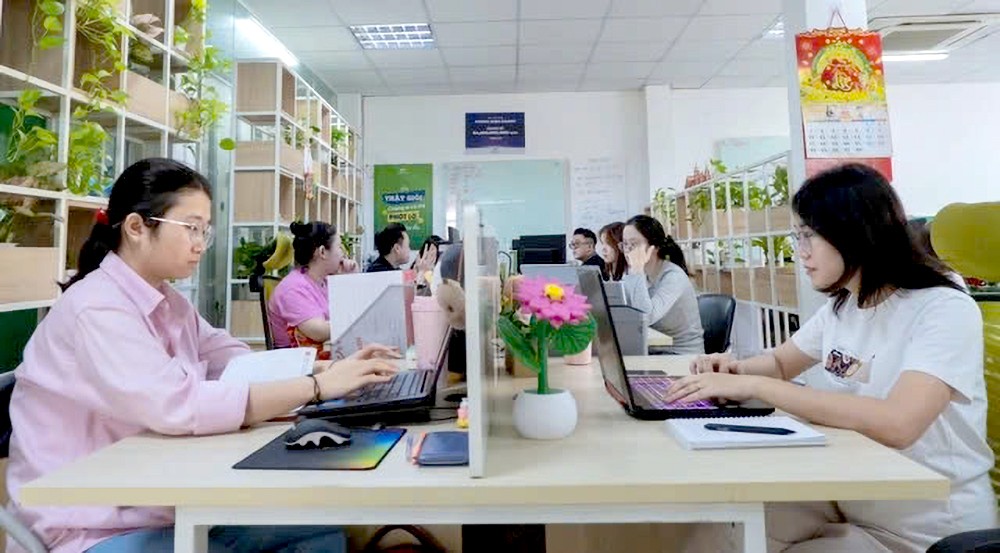 在数字化转型的背景下，数字经济是必然趋势，员工要懂得在工作中运用数字技术。