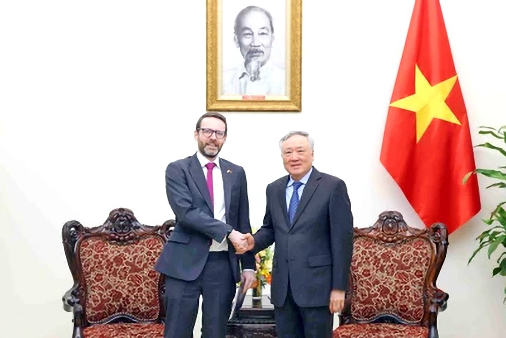 为越英战略伙伴关系注入新动力