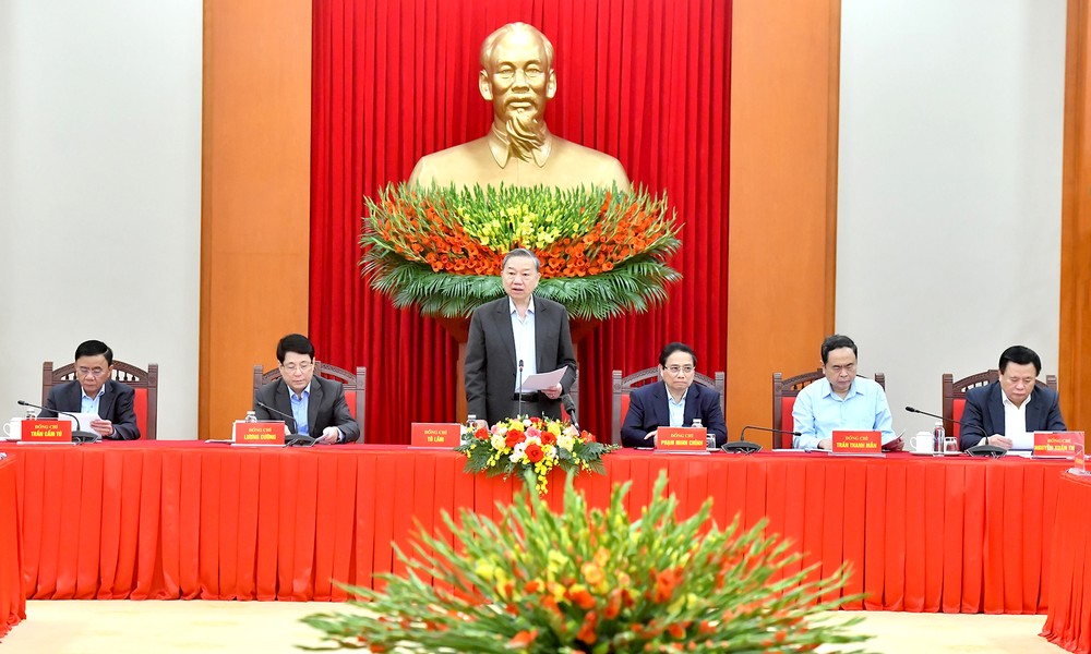 苏林总书记主持党“十四大”文件小组会议